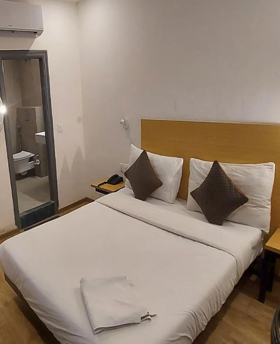 https://demo.chetramhotels.com/wp-content/uploads/2023/04/Executive-room-hotel-chetram-1.webp